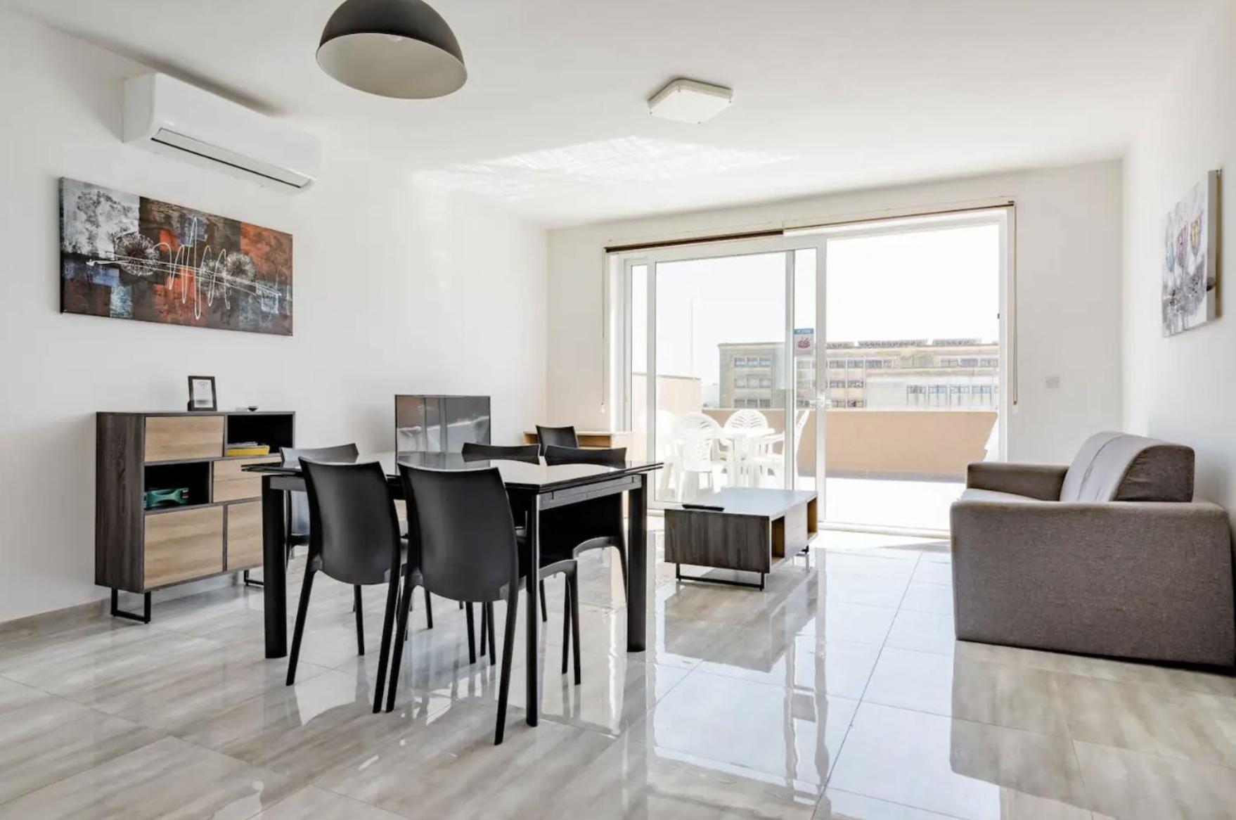 F12 Room 1, Private Room Two Single Beds Shared Bathroom In Shared Flat Msida Exterior photo