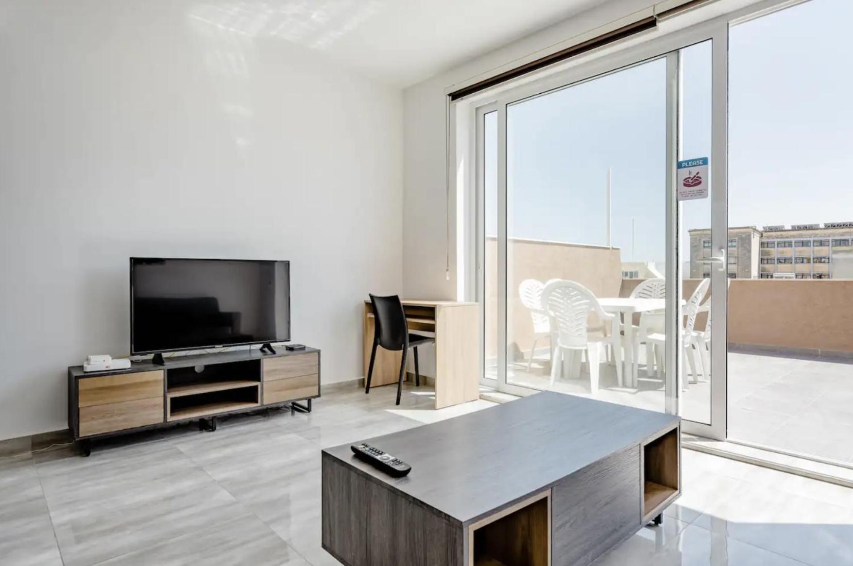 F12 Room 1, Private Room Two Single Beds Shared Bathroom In Shared Flat Msida Exterior photo